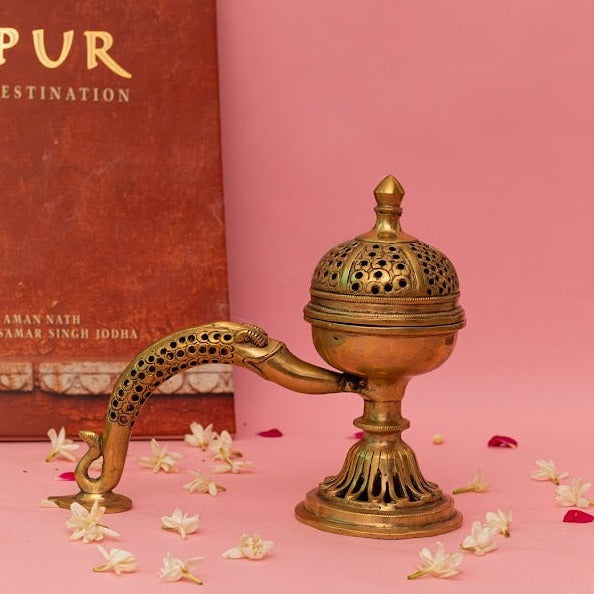 Amber Dhoop Stand