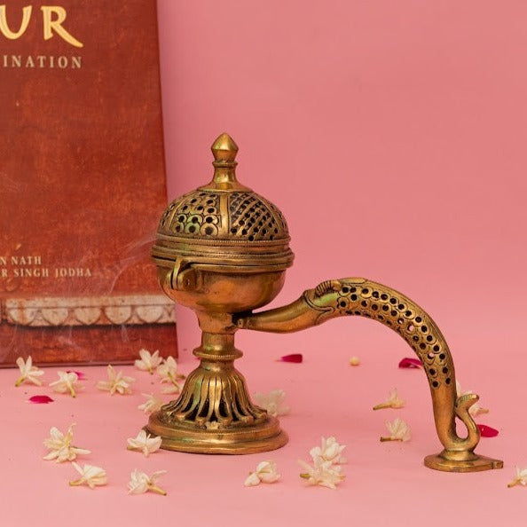 Amber Dhoop Stand