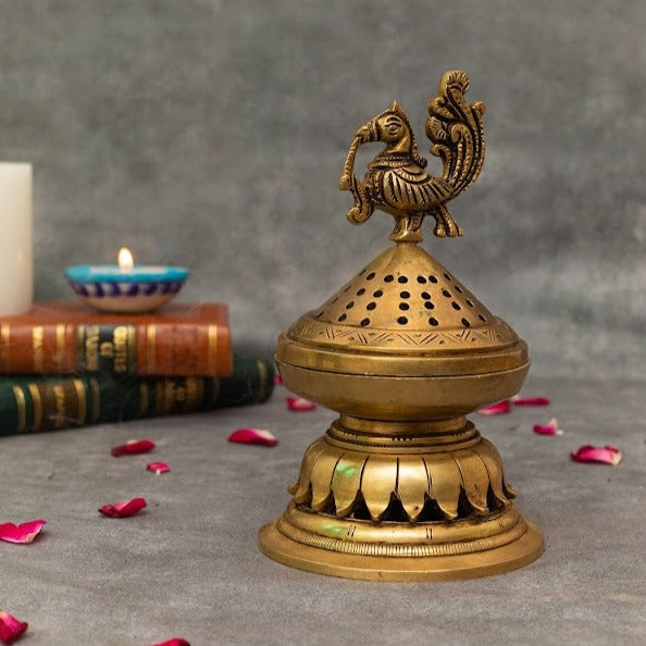 Regal Loban Lamp