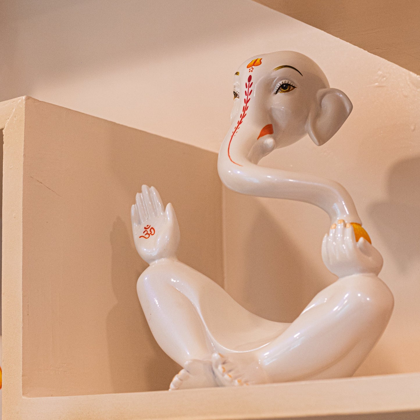 Blanche Ganesha Idol